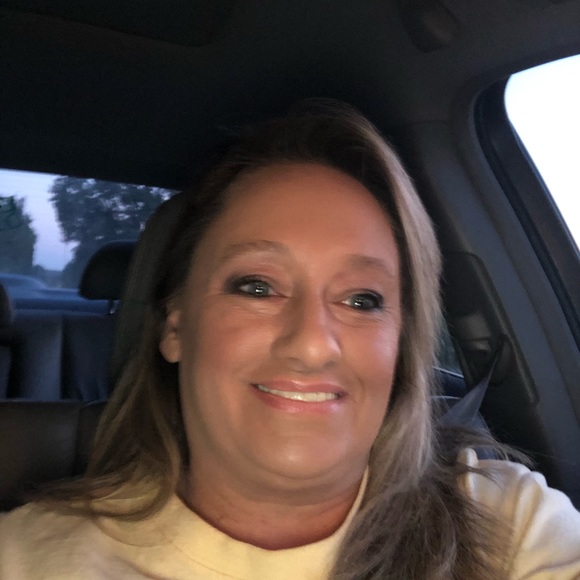 Meet your Posher, Lori - Picture 2 of 2